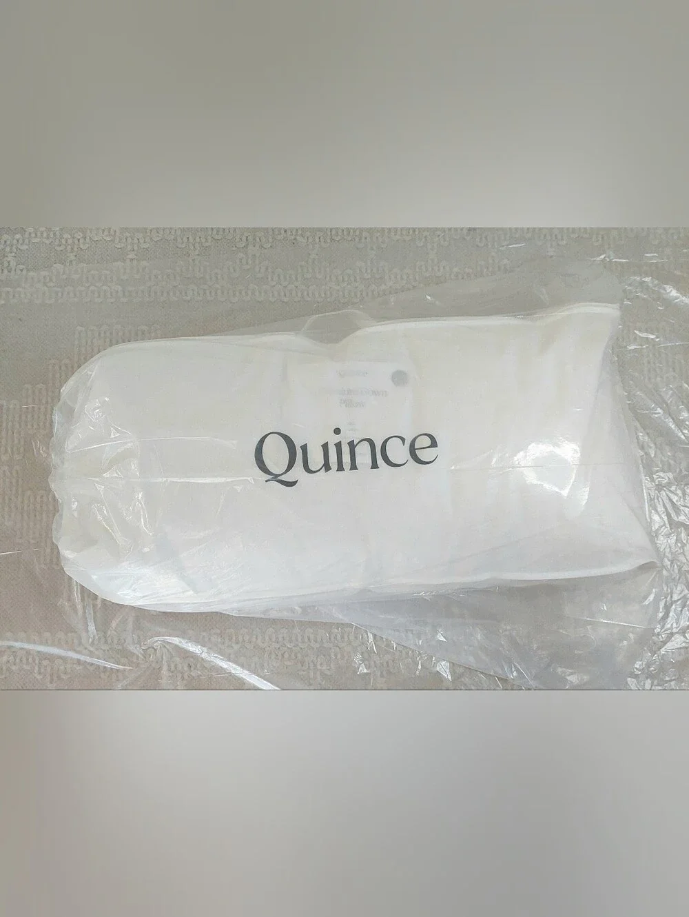 NWOT- Quince White Duck Down Premium Pillow! King(Medium)(P3)